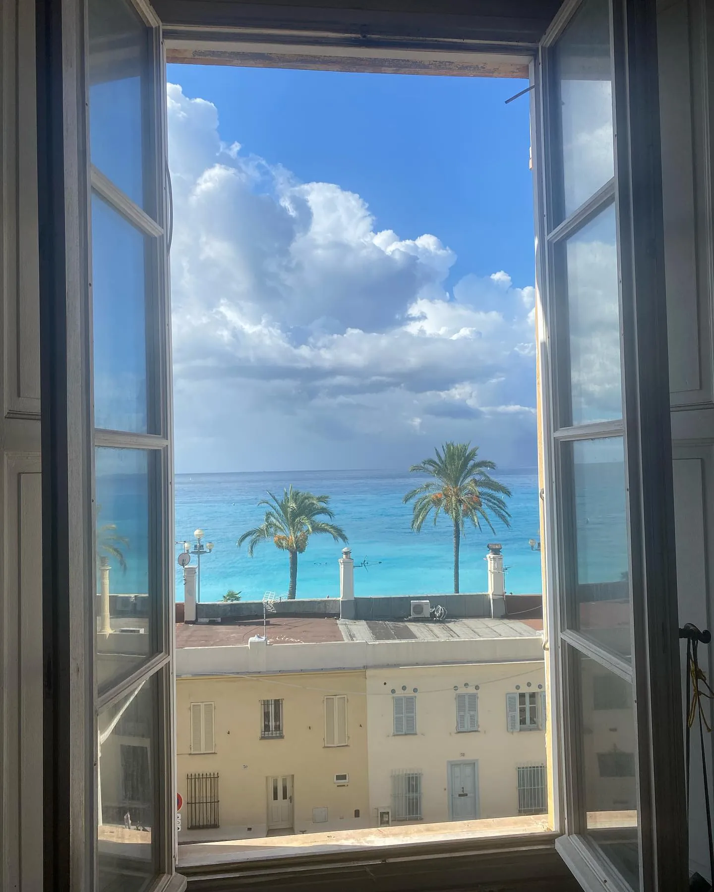 Vue de l'atelier sur la mer